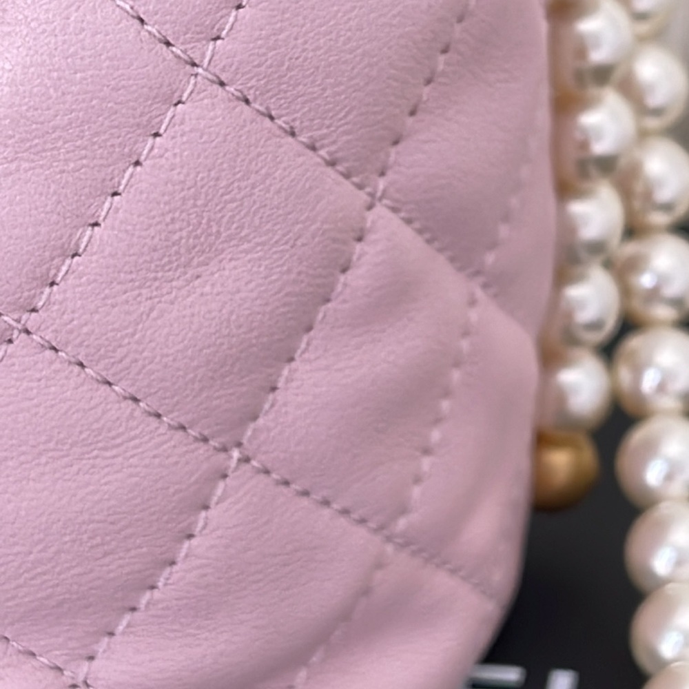 CHANEL Authentic 100% Luxurious Lamb leather bag - Picture 5 of 16